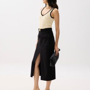 Contrast Knit V-neck Fitted Crop Top